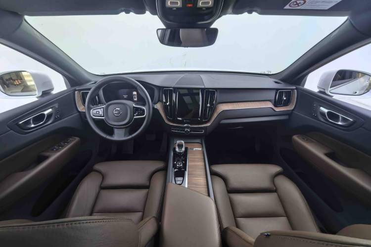 Used Volvo XC60 2025 B5 Four-Wheel Drive Smart & Advanced Luxury Edition Interior 6