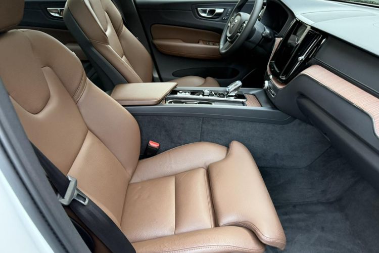 Used Volvo XC60 2025 B5 Four-Wheel Drive Smart & Advanced Luxury Edition Interior 9