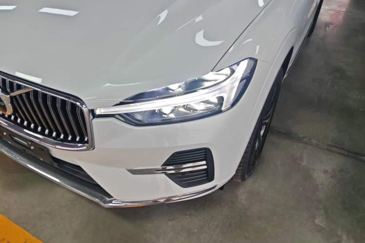 Used Volvo XC60 2025 B5 4x4 Smart Luxury Edition Left Front Headlight