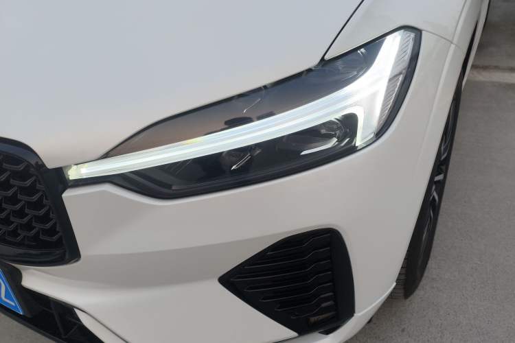 Used Volvo XC60 2025 B5 4x4 Smart & Advanced Sport Edition Left Front Headlight