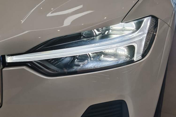 Used Volvo XC60 2025 B5 Four-Wheel Drive Smart & Advanced Luxury Edition Left Front Headlight