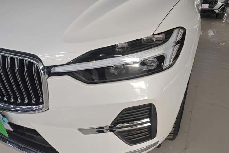 Used Volvo XC60 2025 B5 4x4 Smart Luxury Edition Left Front Headlight
