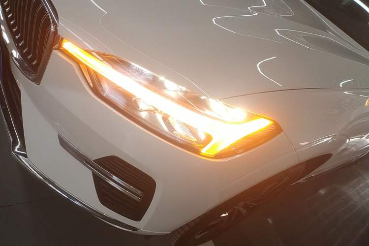 Used Volvo XC60 2025 B5 Four-Wheel Drive Smart & Advanced Luxury Edition Left Front Headlight