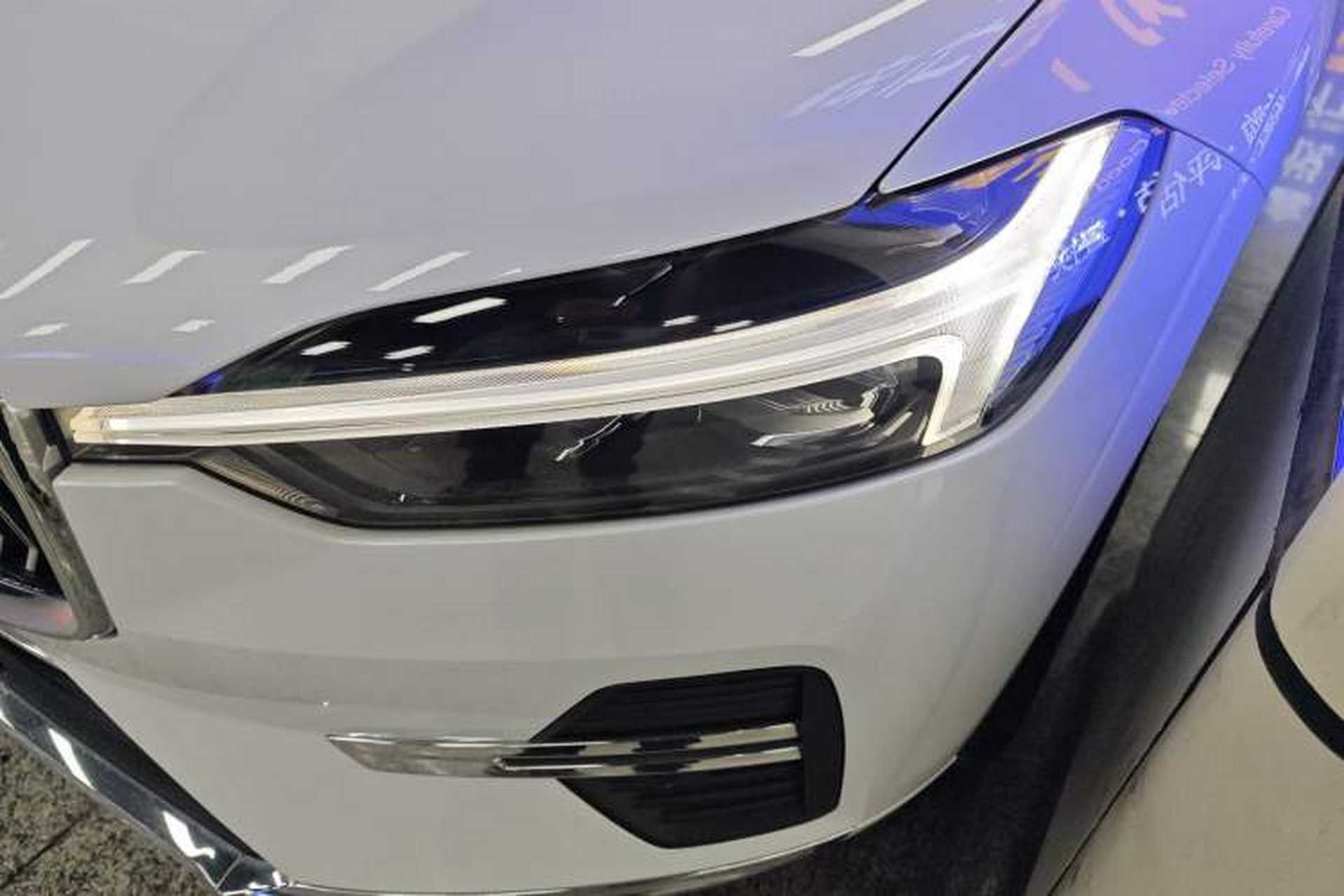 Used Volvo XC60 2025 B5 4x4 Smart Luxury Edition Left Front Headlight