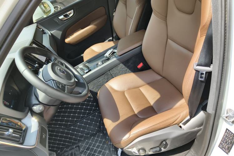 Used Volvo XC60 2025 B5 4x4 Smart Luxury Edition Left Front Seat