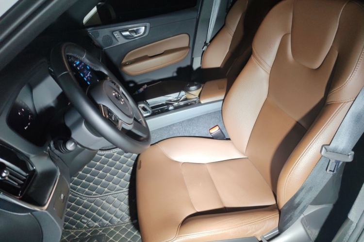 Used Volvo XC60 2025 B5 4x4 Smart Luxury Edition Left Front Seat