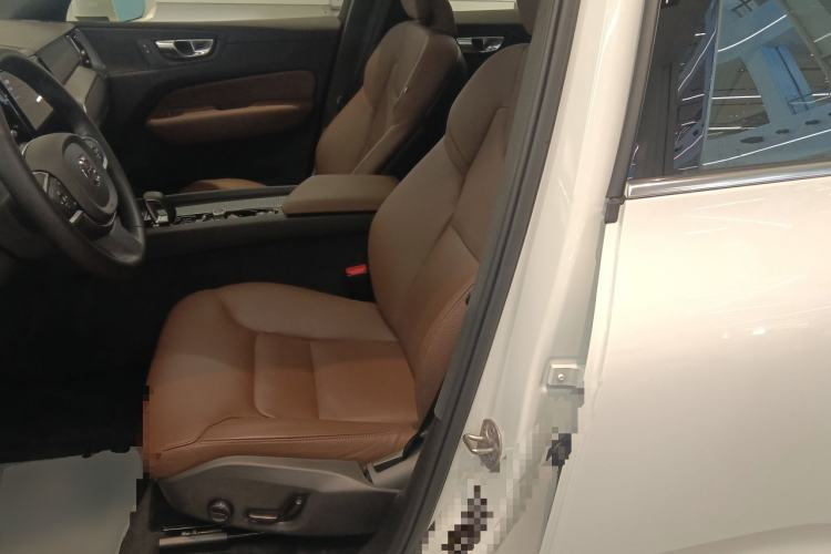 Used Volvo XC60 2025 B5 4x4 Smart Luxury Edition Left Front Seat