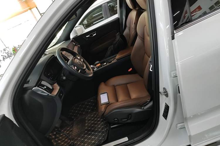 Used Volvo XC60 2025 B5 Four-Wheel Drive Smart & Advanced Luxury Edition Left Front Seat