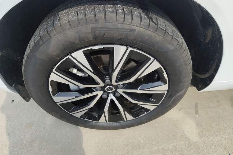 Used Volvo XC60 2025 B5 Four-Wheel Drive Smart & Advanced Luxury Edition Left Front Wheel Hub