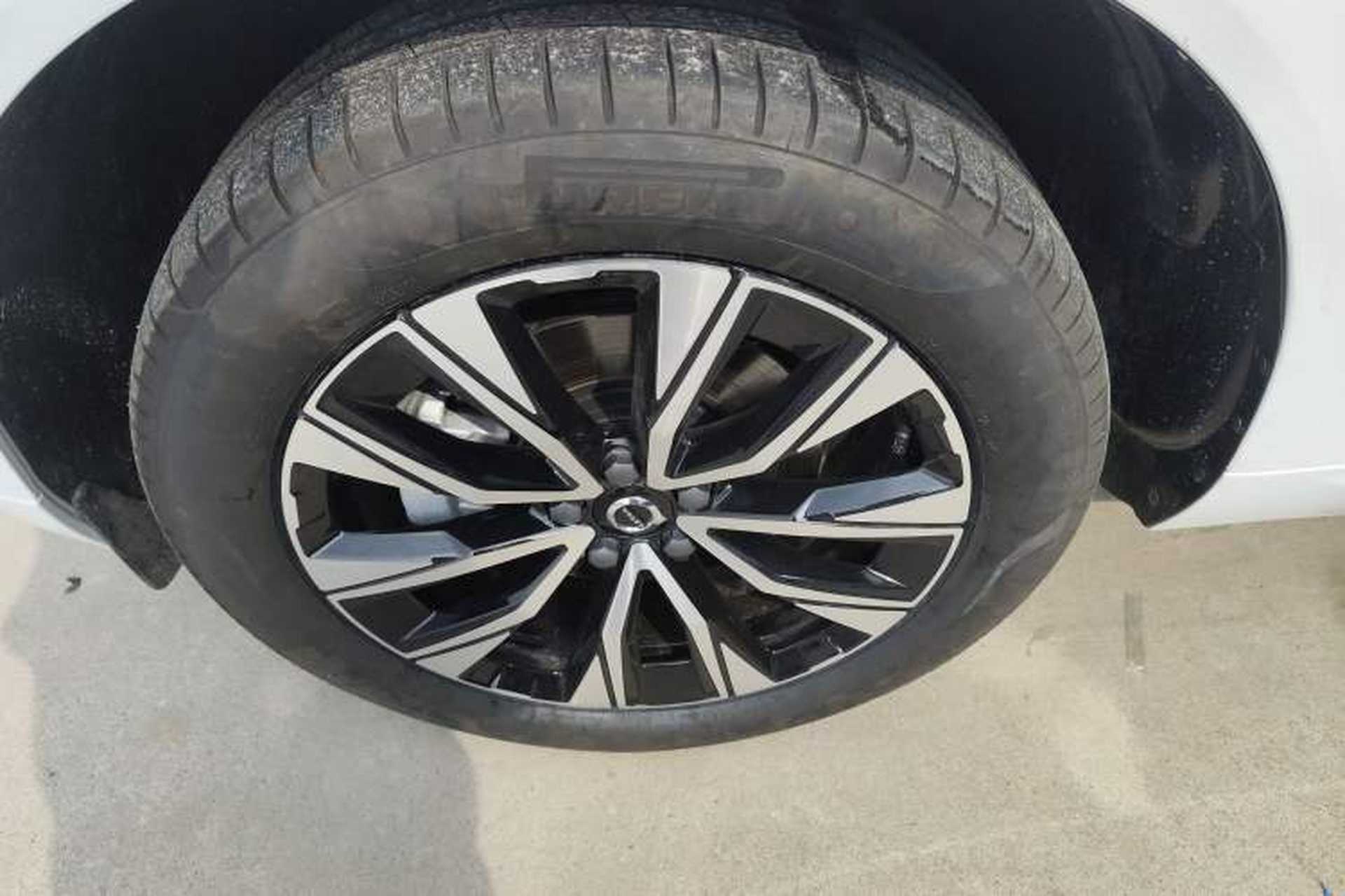 Used Volvo XC60 2025 B5 Four-Wheel Drive Smart & Advanced Luxury Edition Left Front Wheel Hub