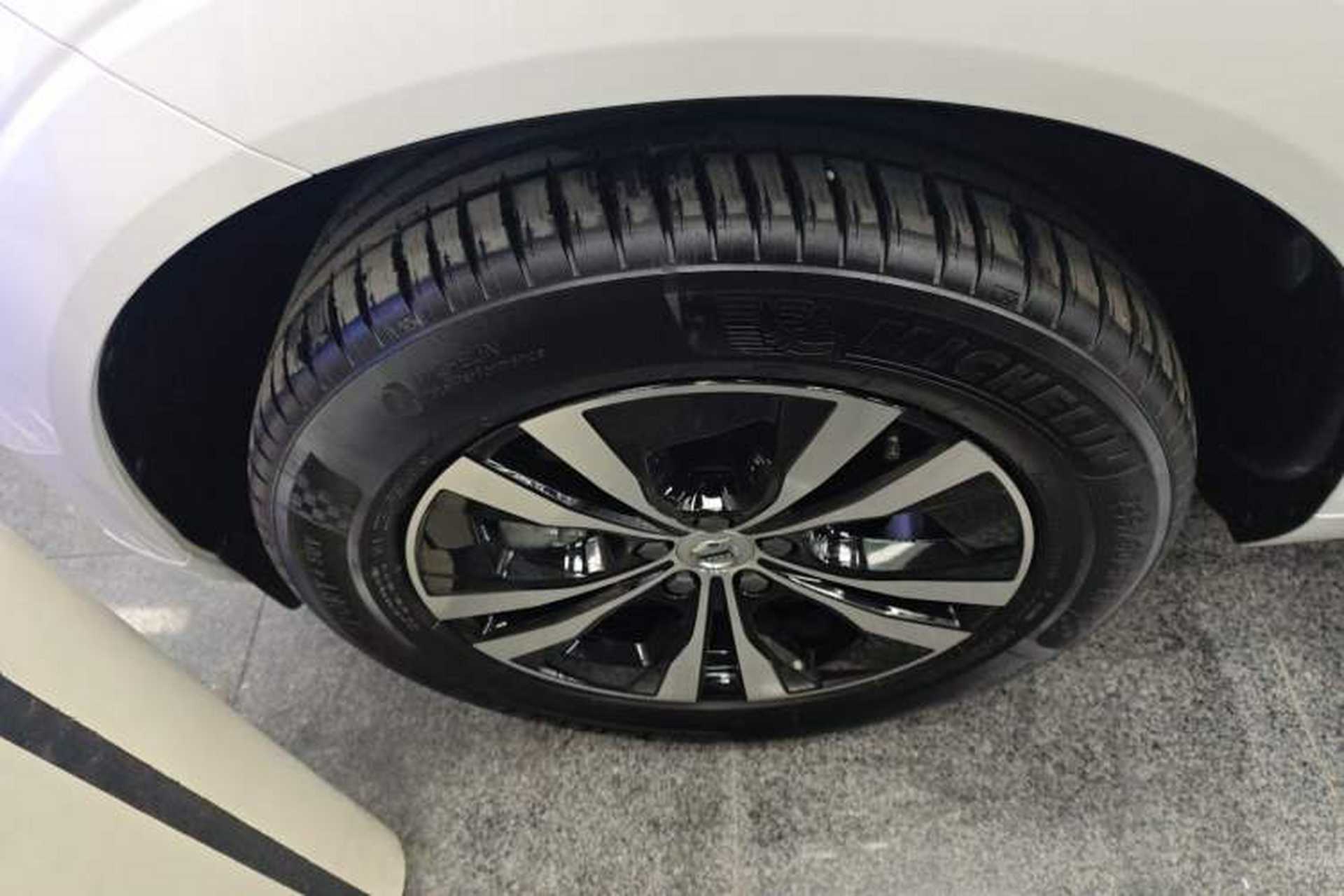 Used Volvo XC60 2025 B5 4x4 Smart Luxury Edition Left Front Wheel Hub