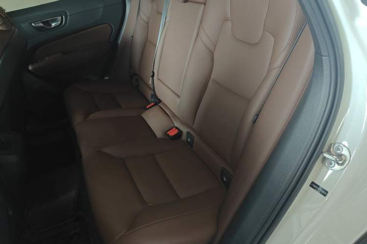 Used Volvo XC60 2025 B5 4x4 Smart Luxury Edition Left Rear Seat