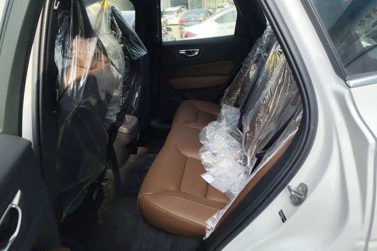 Used Volvo XC60 2025 B5 Four-Wheel Drive Smart & Advanced Luxury Edition Left Rear Seat