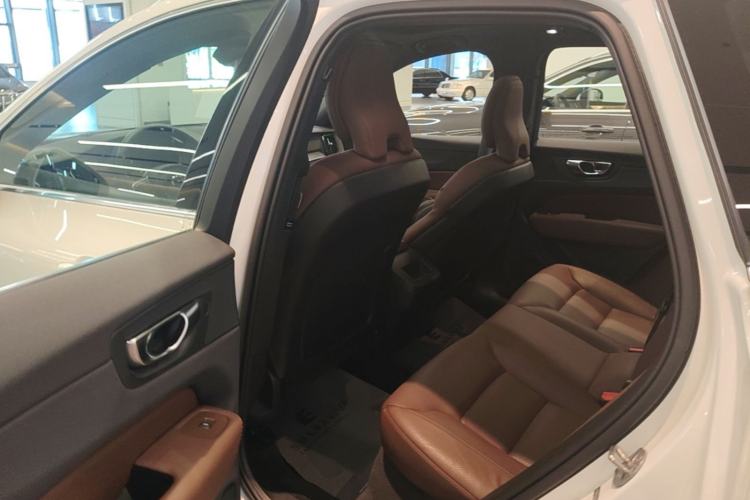 Used Volvo XC60 2025 B5 4x4 Smart Luxury Edition Left Rear Seat