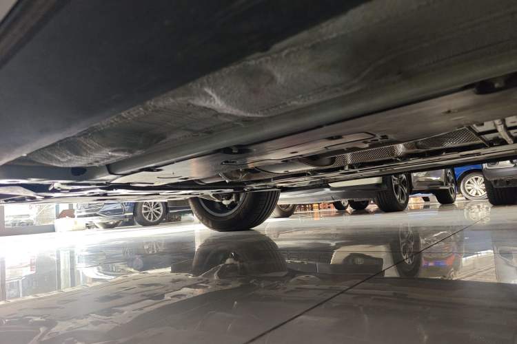 Used Volvo XC60 2025 B5 4x4 Smart Luxury Edition Left Side Sill
