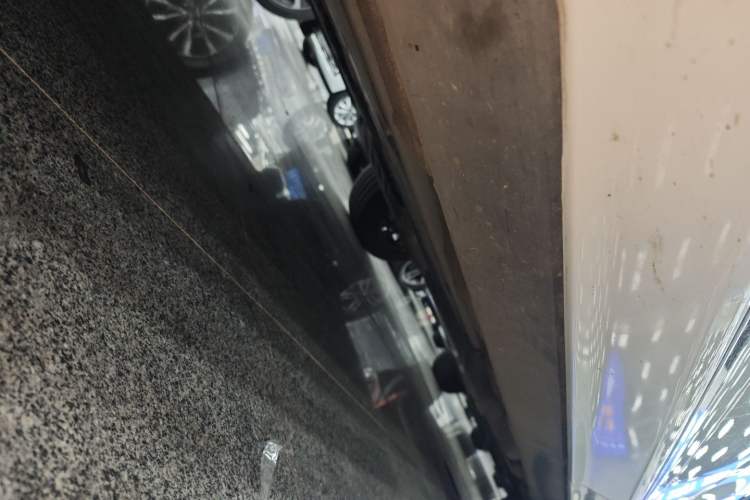 Used Volvo XC60 2025 B5 4x4 Smart Luxury Edition Left Side Sill