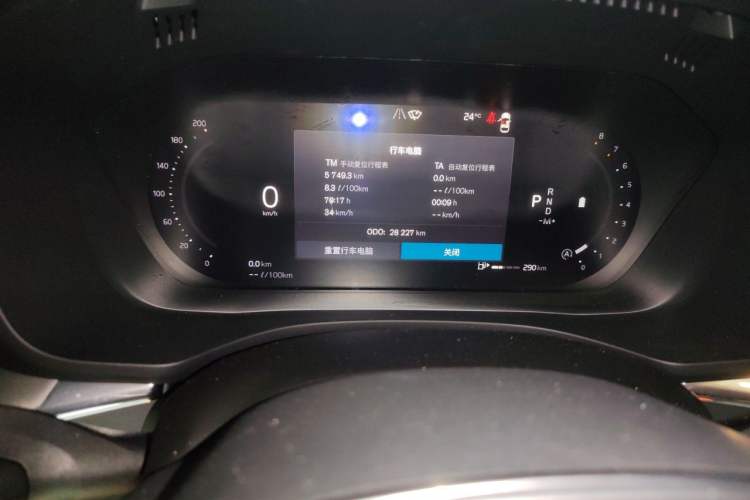 Used Volvo XC60 2025 B5 4x4 Smart Luxury Edition Odometer Close Up