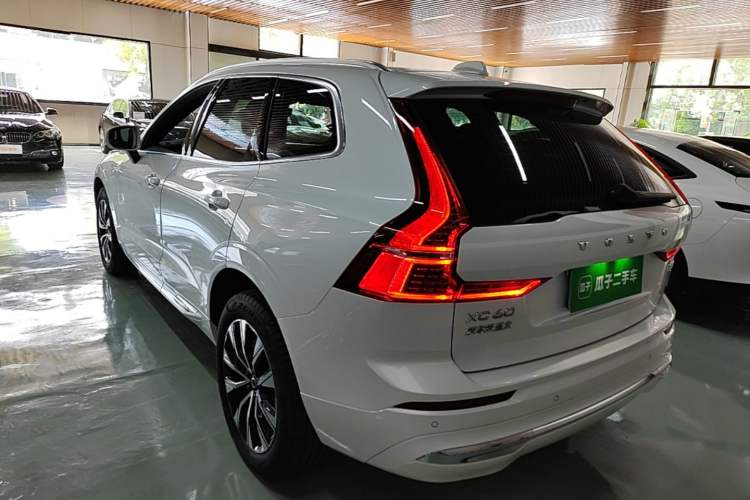Used Volvo XC60 2025 B5 Four-Wheel Drive Smart & Advanced Luxury Edition Rear Left 45 Deg