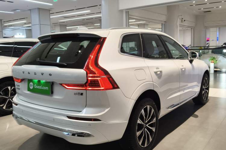 Used Volvo XC60 2025 B5 Four-Wheel Drive Smart & Advanced Luxury Edition Rear Right 45 Deg
