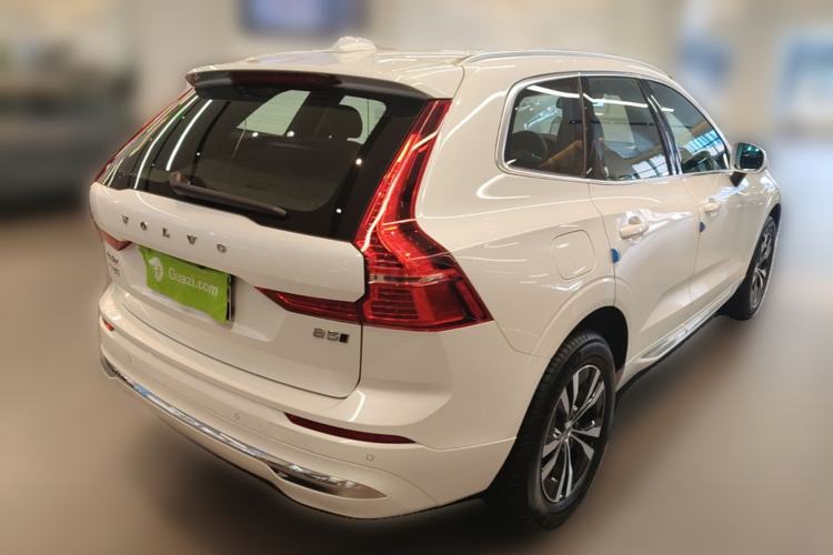 Used Volvo XC60 2025 B5 4x4 Smart Luxury Edition Rear Right 45 Deg