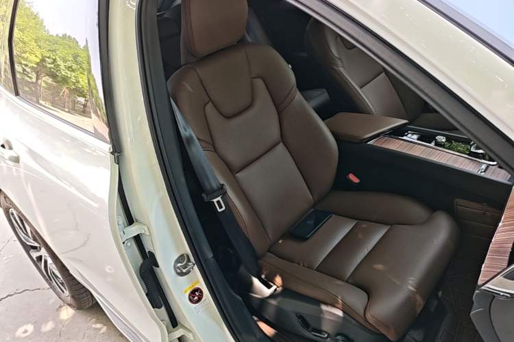 Used Volvo XC60 2025 B5 Four-Wheel Drive Smart & Advanced Luxury Edition Right Front Seat