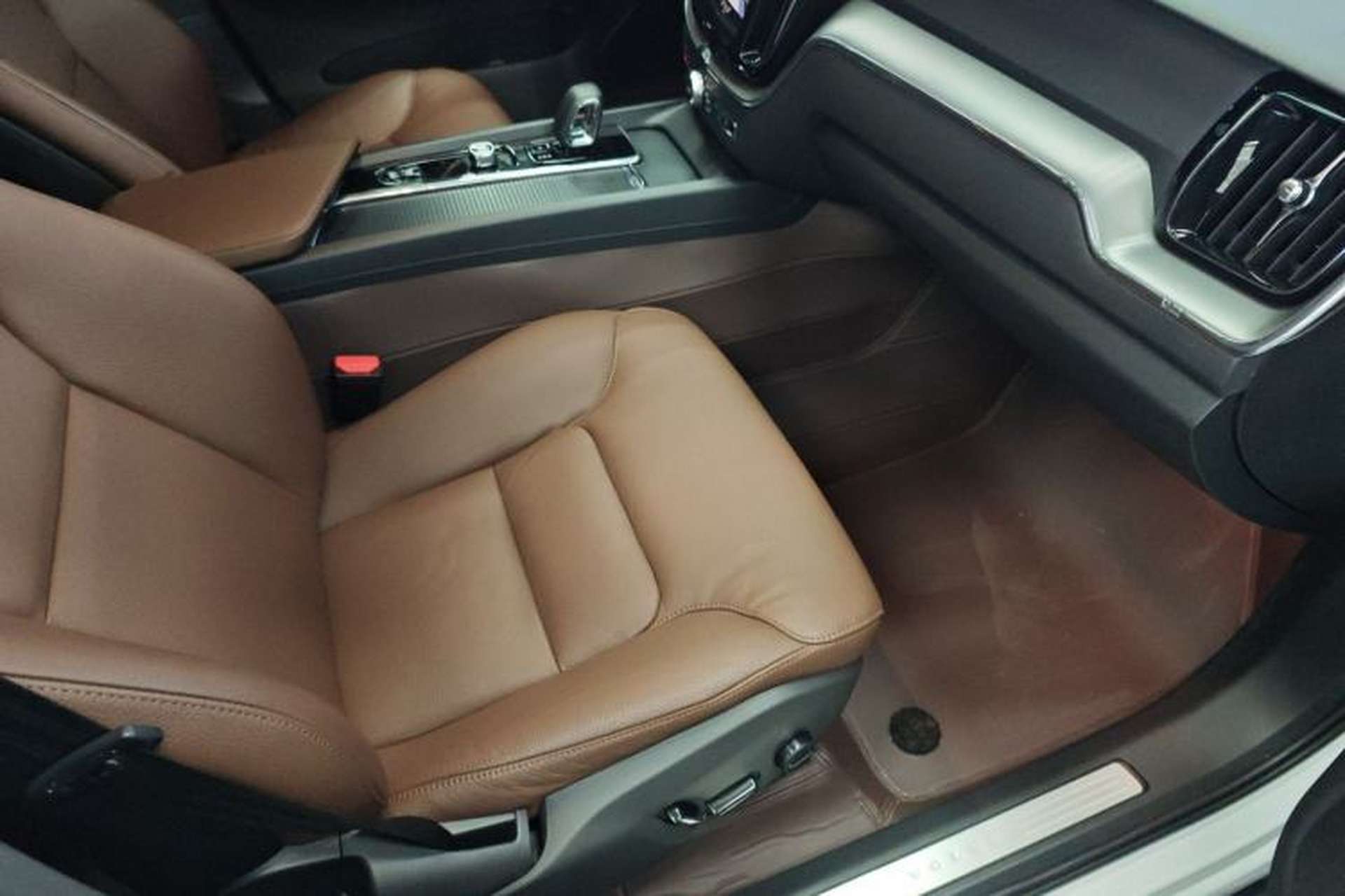 Used Volvo XC60 2025 B5 4x4 Smart Luxury Edition Right Front Seat