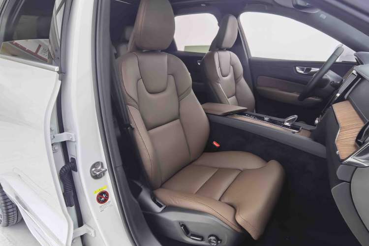 Used Volvo XC60 2025 B5 Four-Wheel Drive Smart & Advanced Luxury Edition Right Front Seat