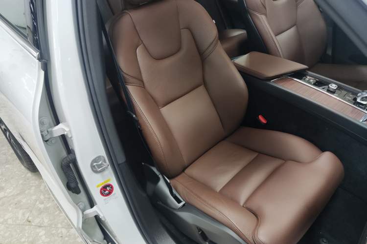 Used Volvo XC60 2025 B5 Four-Wheel Drive Smart & Advanced Luxury Edition Right Front Seat
