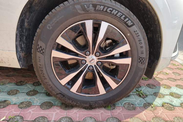Used Volvo XC60 2025 B5 4x4 Smart Luxury Edition Right Front Wheel Hub