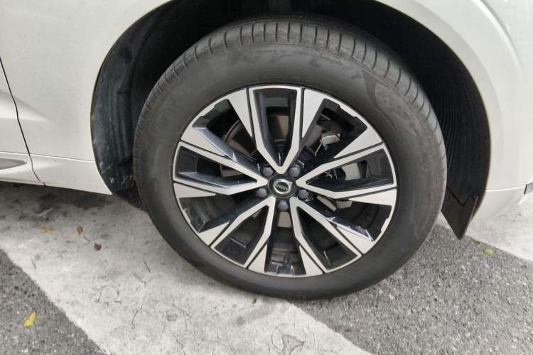 Used Volvo XC60 2025 B5 Four-Wheel Drive Smart & Advanced Luxury Edition Right Front Wheel Hub