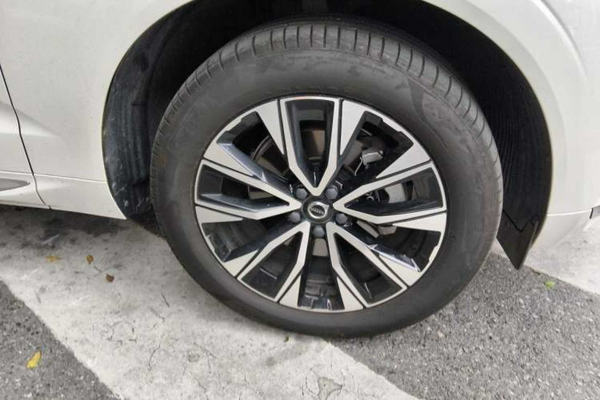Used Volvo XC60 2025 B5 Four-Wheel Drive Smart & Advanced Luxury Edition Right Front Wheel Hub