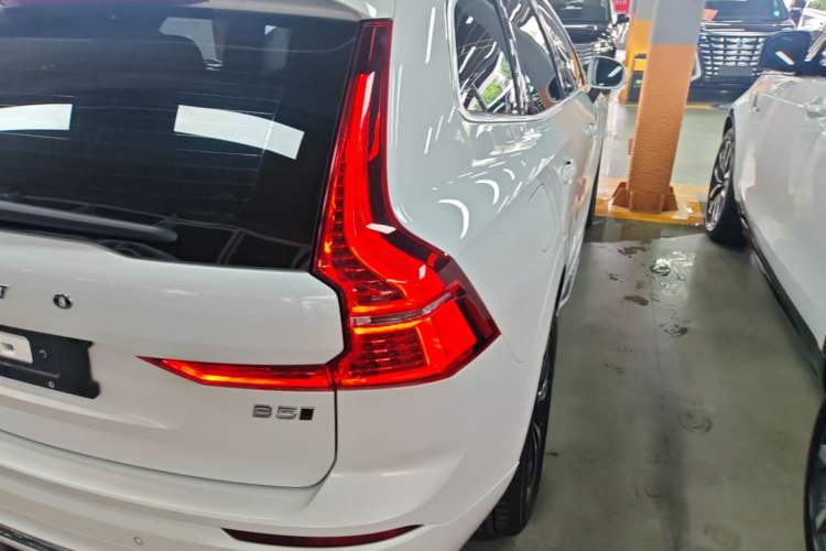 Used Volvo XC60 2025 B5 4x4 Smart Luxury Edition Right Rear Taillight