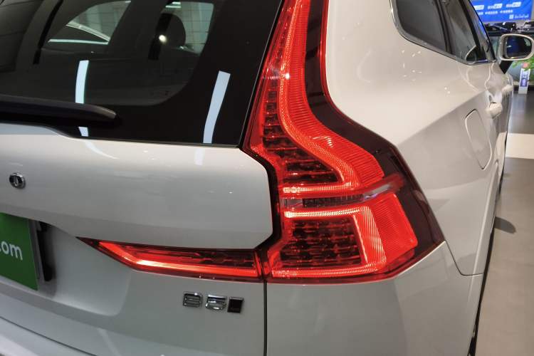 Used Volvo XC60 2025 B5 Four-Wheel Drive Smart & Advanced Luxury Edition Right Rear Taillight