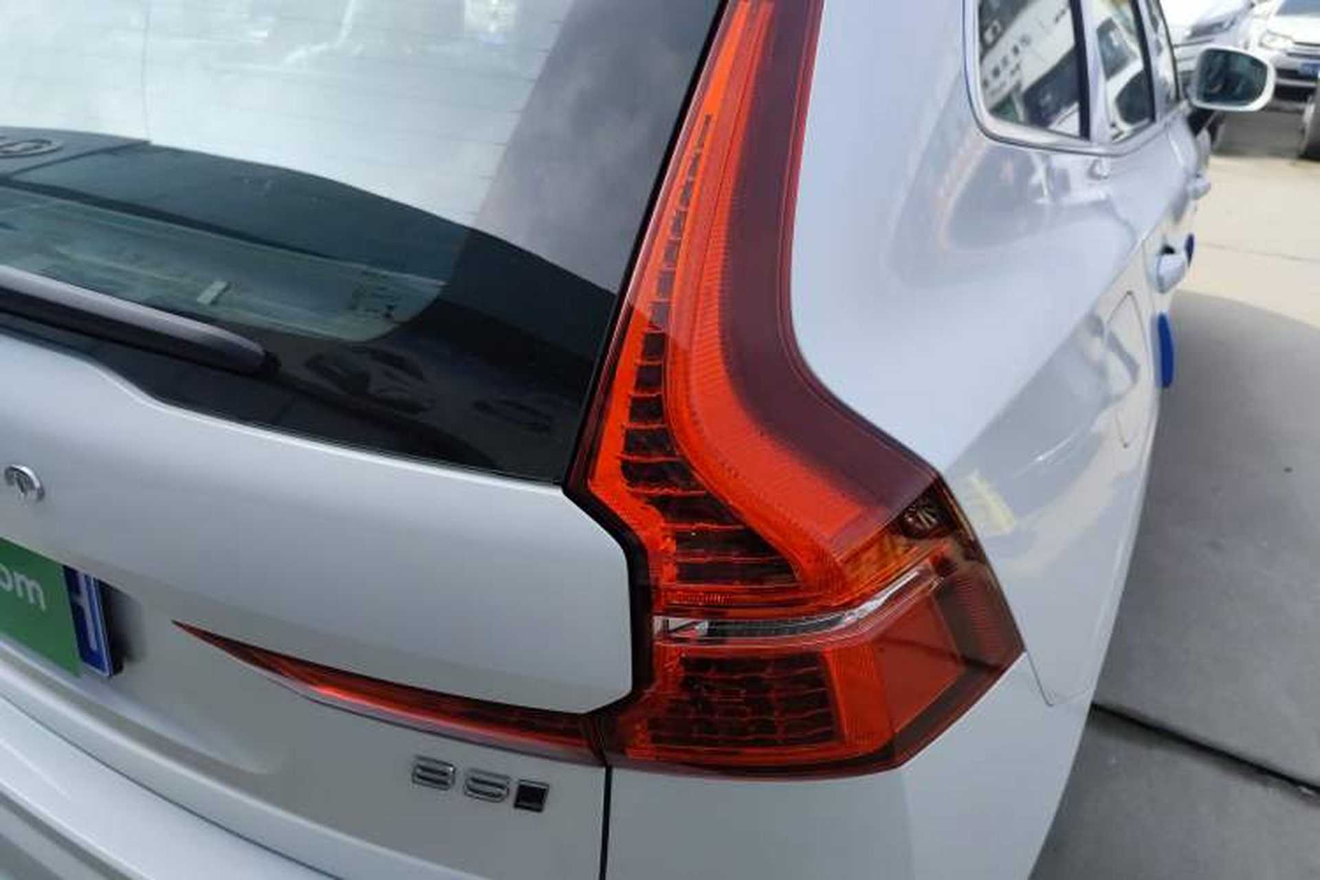 Used Volvo XC60 2025 B5 Four-Wheel Drive Smart & Advanced Luxury Edition Right Rear Taillight