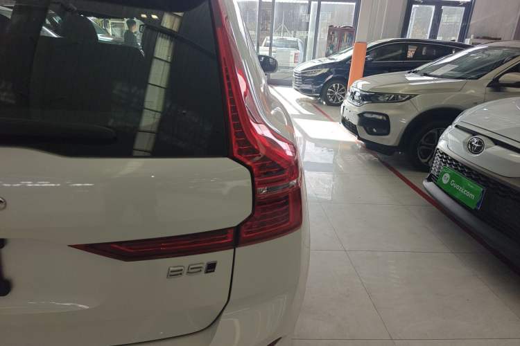 Used Volvo XC60 2025 B5 4x4 Smart Luxury Edition Right Rear Taillight