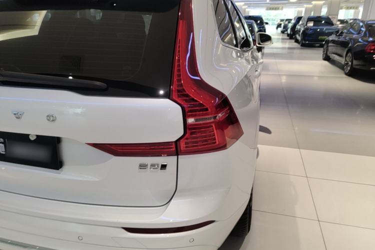 Used Volvo XC60 2025 B5 4x4 Smart Luxury Edition Right Rear Taillight