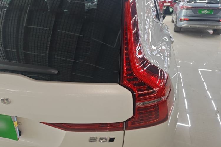 Used Volvo XC60 2025 B5 4x4 Smart Luxury Edition Right Rear Taillight