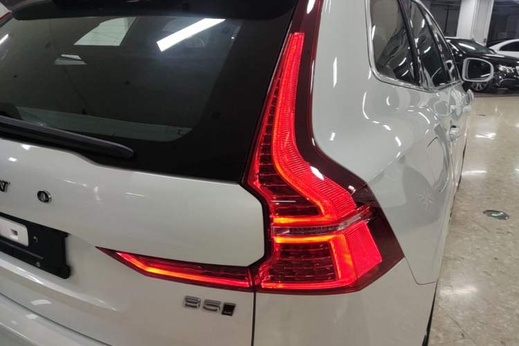 Used Volvo XC60 2025 B5 Four-Wheel Drive Smart & Advanced Luxury Edition Right Rear Taillight