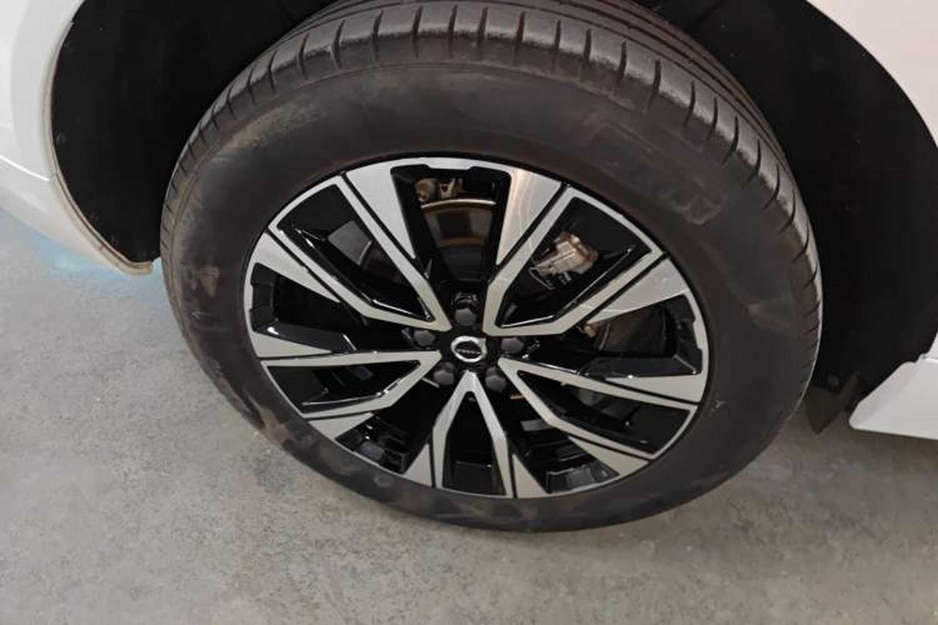 Used Volvo XC60 2025 B5 Four-Wheel Drive Smart & Advanced Luxury Edition Right Rear Wheel Hub