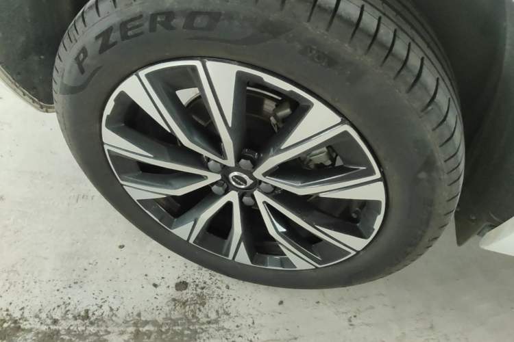 Used Volvo XC60 2025 B5 Four-Wheel Drive Smart & Advanced Luxury Edition Right Rear Wheel Hub