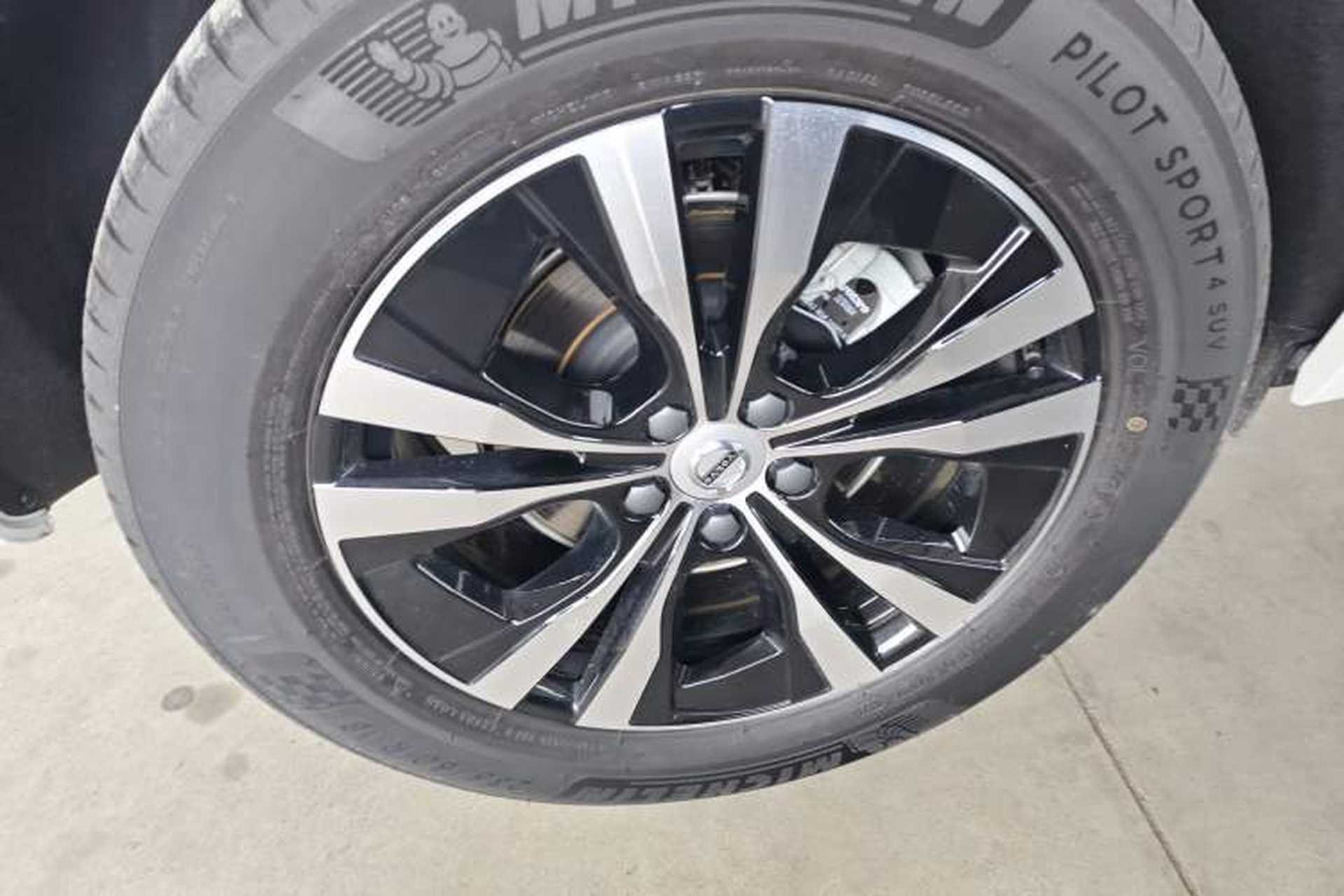 Used Volvo XC60 2025 B5 4x4 Smart Luxury Edition Right Rear Wheel Hub