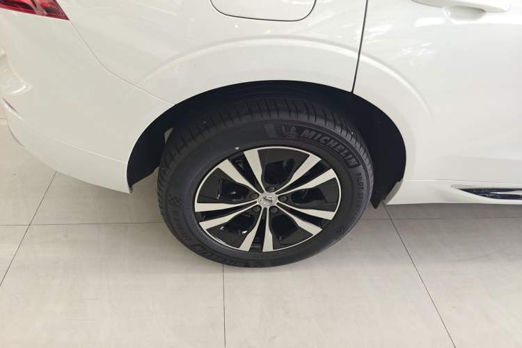 Used Volvo XC60 2025 B5 4x4 Smart Luxury Edition Right Rear Wheel Hub