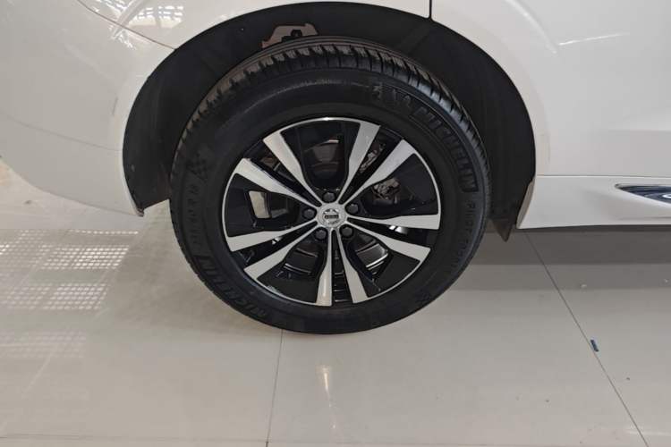 Used Volvo XC60 2025 B5 4x4 Smart Luxury Edition Right Rear Wheel Hub