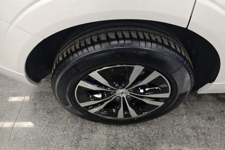 Used Volvo XC60 2025 B5 4x4 Smart Luxury Edition Right Rear Wheel Hub