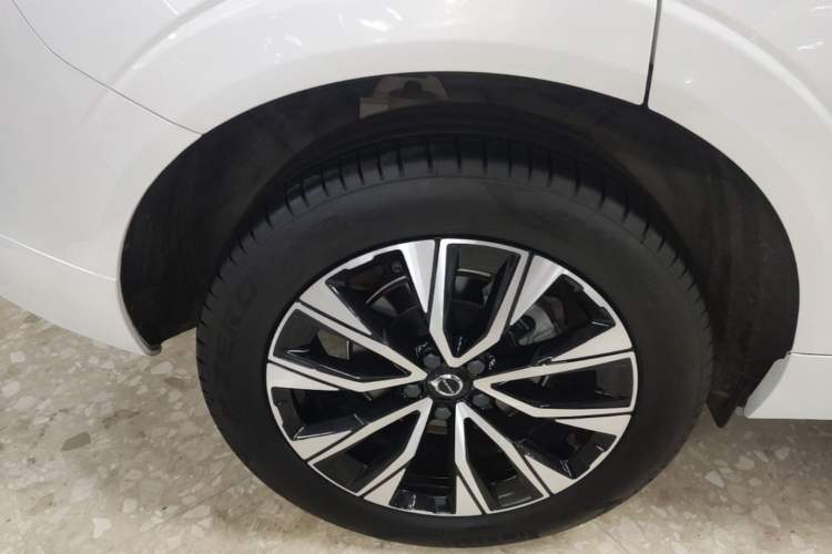 Used Volvo XC60 2025 B5 Four-Wheel Drive Smart & Advanced Luxury Edition Right Rear Wheel Hub