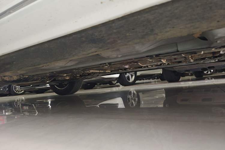 Used Volvo XC60 2025 B5 4x4 Smart Luxury Edition Right Side Sill