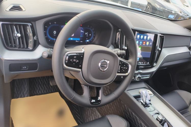 Used Volvo XC60 2025 B5 4x4 Smart & Advanced Sport Edition Steering Wheel
