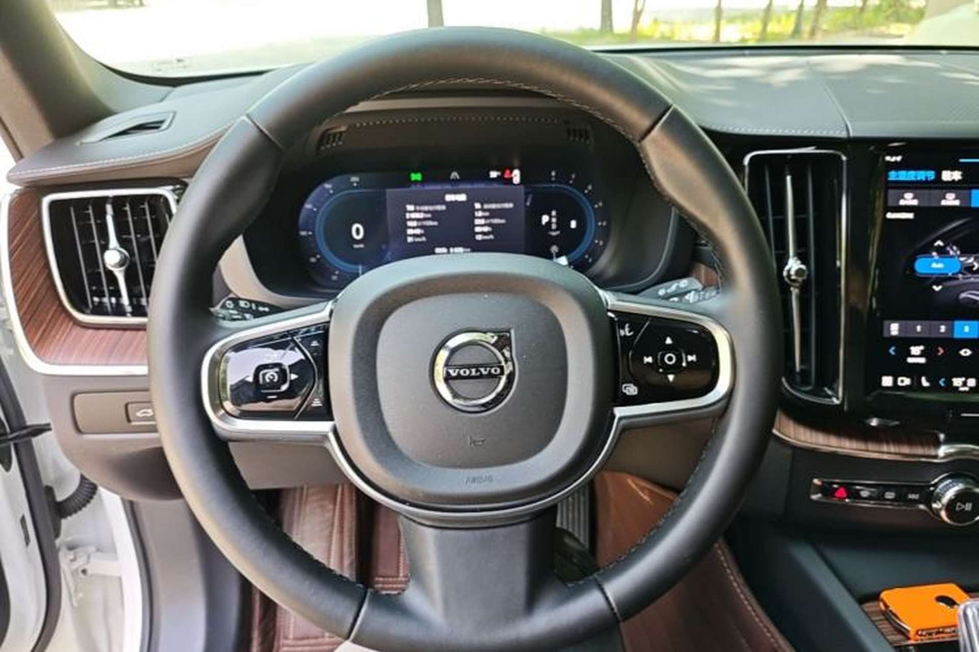 Used Volvo XC60 2025 B5 Four-Wheel Drive Smart & Advanced Luxury Edition Steering Wheel
