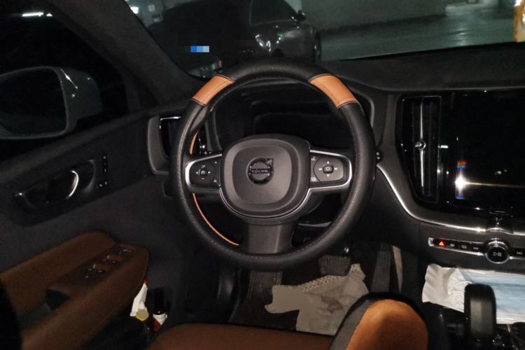 Used Volvo XC60 2025 B5 4x4 Smart Luxury Edition Steering Wheel