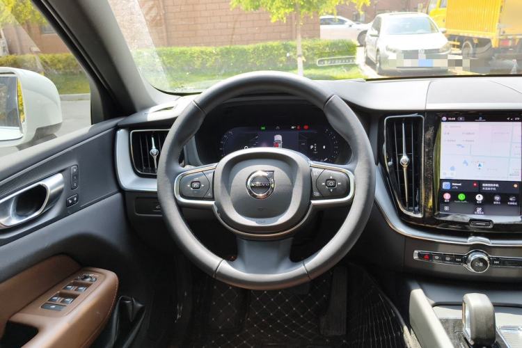 Used Volvo XC60 2025 B5 4x4 Smart Luxury Edition Steering Wheel